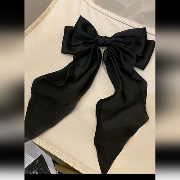 102- restocked black big bow hair clip - Picture 2 of 2